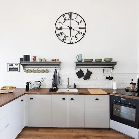 בית נופש Treize Maison B-2 Bed House In Centre Of Severin