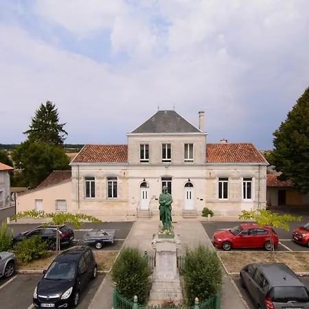 Treize Maison B-2 Bed House In Centre Of Severin בית נופש Saint-Séverin