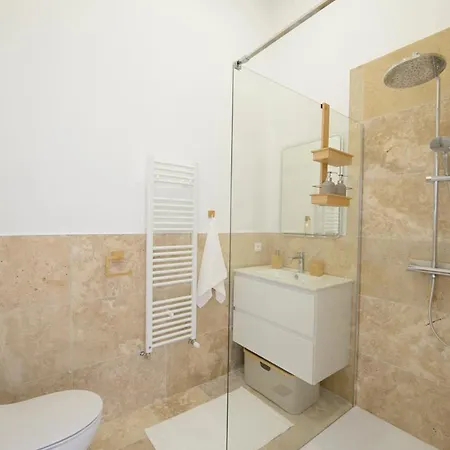 Treize Maison B-2 Bed House In Centre Of Severin בית נופש