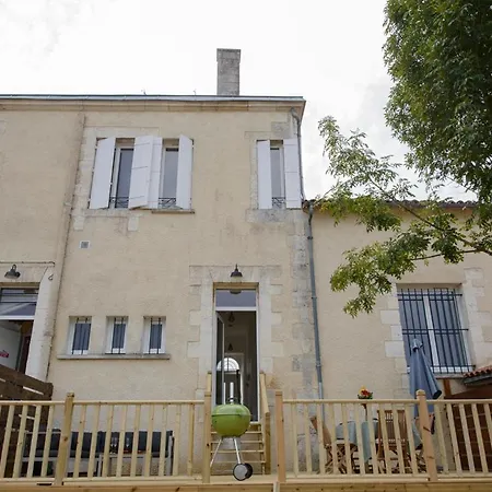 Treize Maison B-2 Bed House In Centre Of Severin בית נופש Saint-Séverin