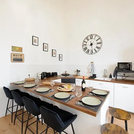 Treize Maison B-2 Bed House In Centre Of Severin Saint-Séverin