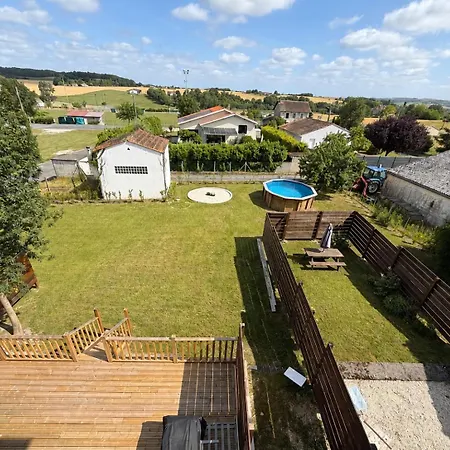 Treize Maison B-2 Bed House In Centre Of Severin בית נופש Saint-Séverin