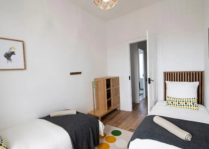 Treize Maison B-2 Bed House In Centre Of Severin 度假居