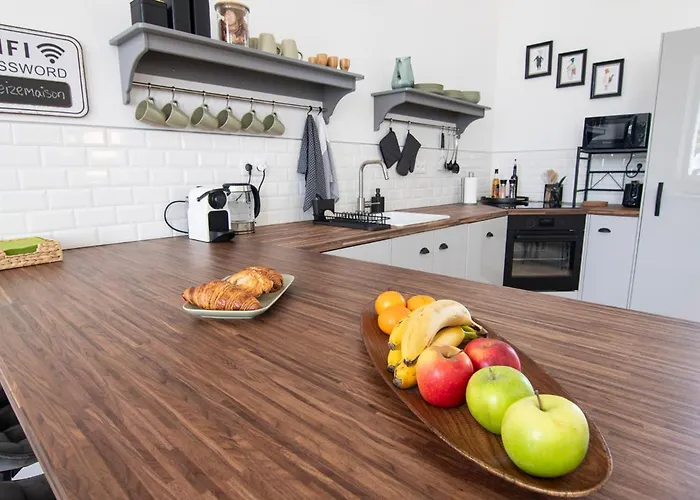 Treize Maison B-2 Bed House In Centre Of Severin * 圣塞沃兰