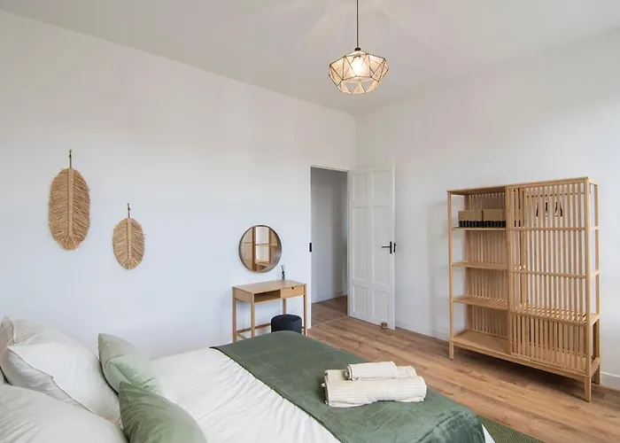 Treize Maison B-2 Bed House In Centre Of Severin * 圣塞沃兰