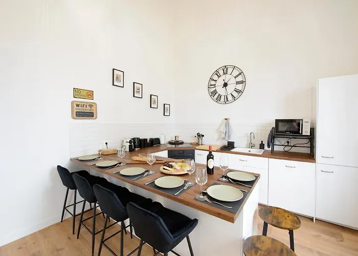 Treize Maison B-2 Bed House In Centre Of Severin 圣塞沃兰