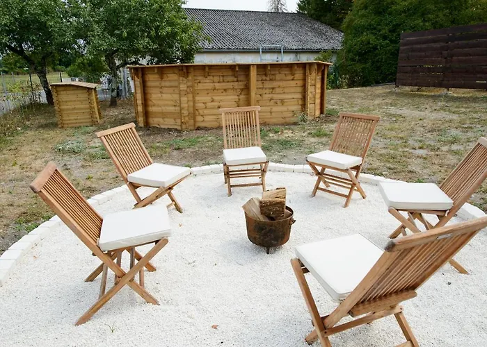 Treize Maison B-2 Bed House In Centre Of Severin 度假居